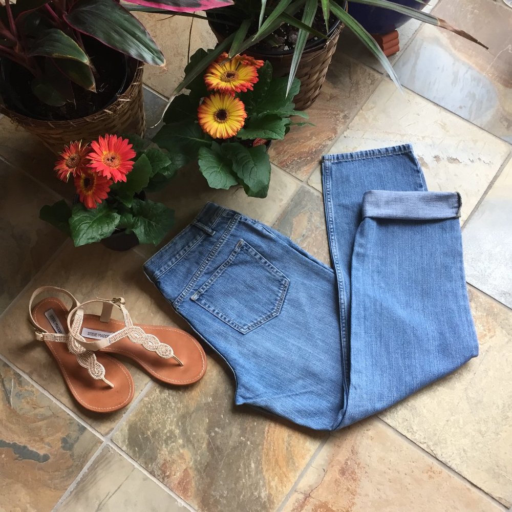 Straight-Fit Boyfriend Jeans - Picture 3 of 16